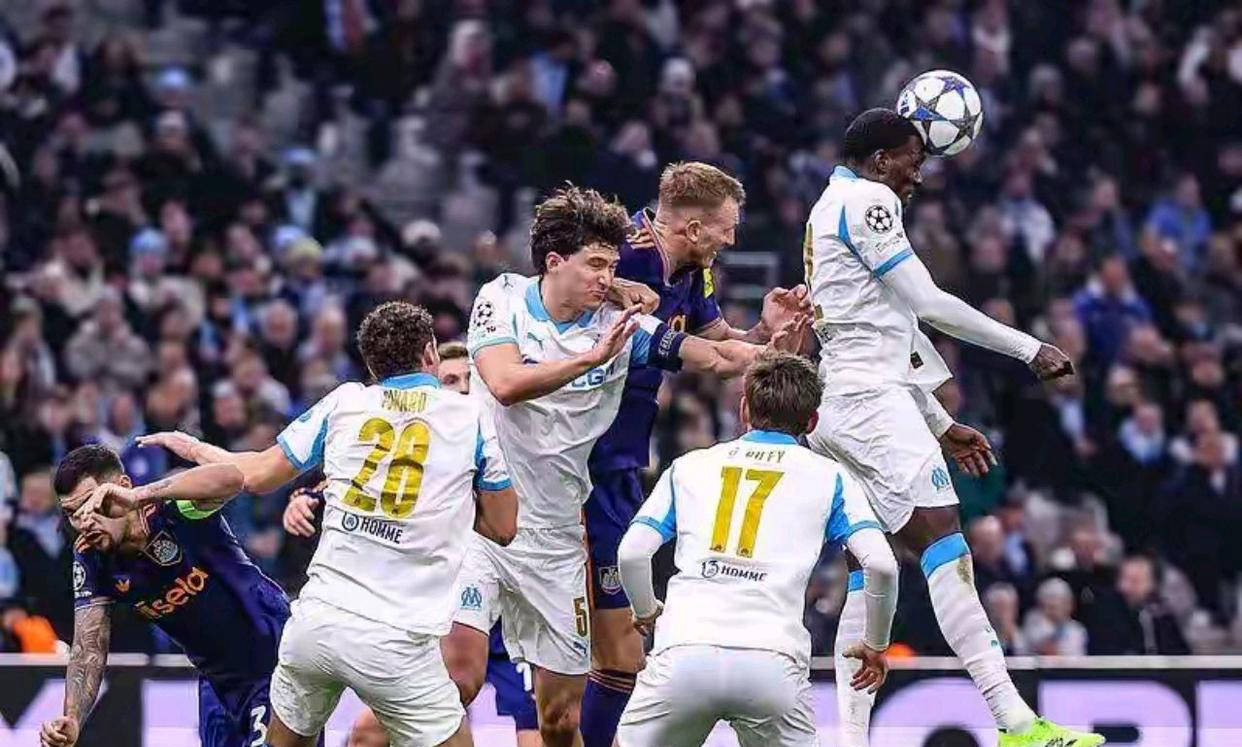 韧性铸就辉煌逆转：奥巴梅扬连中两元助马赛主场逆转纽卡斯尔